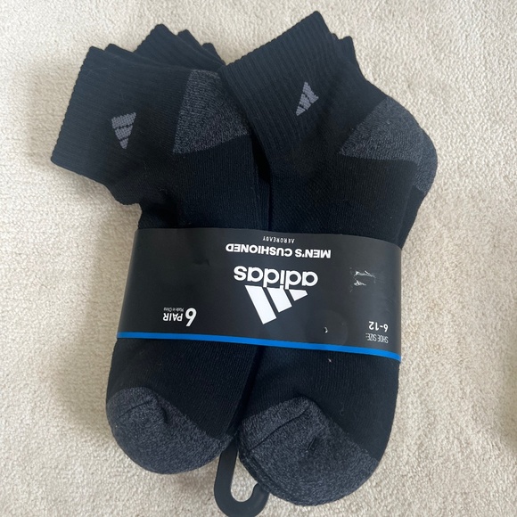 New Adidas Socks Men’s 6 Pair Black Cushioned Aeroready Quarter Casual Athletic - Picture 1 of 3